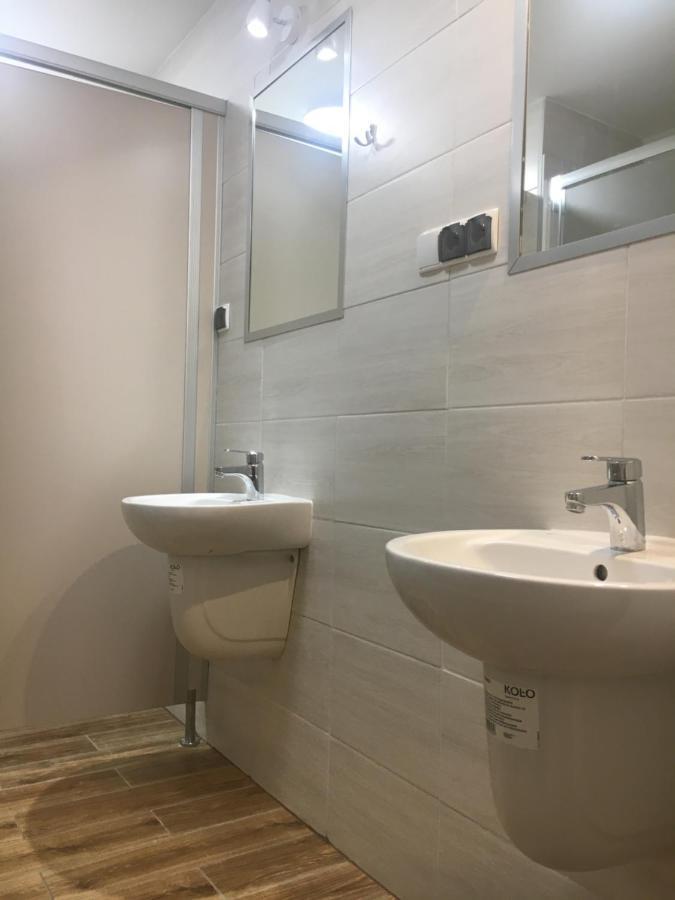 Hostel Opolska 11-19 Wroclaw Bagian luar foto